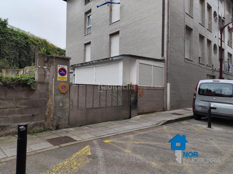 Foto fdabf270-9831-4dc8-97eb-a0e55ed55acf. Parking coche otra vez dando vueltas para ver donde aparcar el coche?norinmobiliaria tiene la solución, vendemos una plaza doble de aparcamiento en Laredo