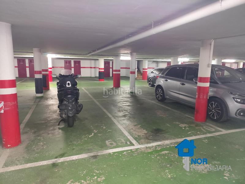 Foto c81d9bf5-89ce-452c-8359-c28a311c2328. Aparcament cotxe a Centro Laredo
