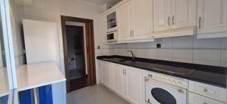 Piso en Urduliz. Se vende luminoso y cómodo piso situado muy cerca del ayuntamien