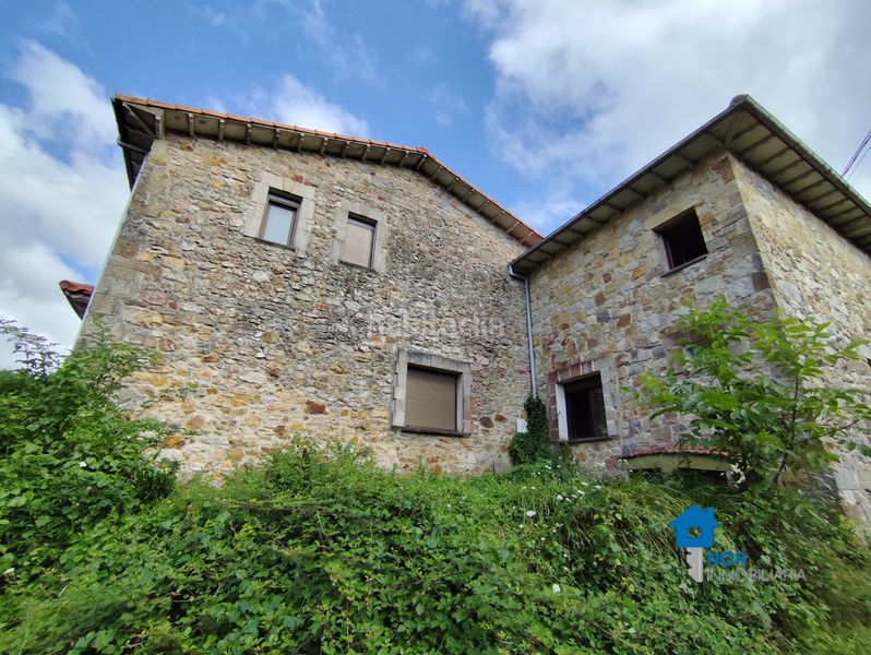 Foto aa06f184-cdc7-4a75-ad54-03aa6224d2ba. Casa adossada a Güemes Bareyo