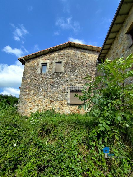 Foto c37d3fea-87b9-433d-b47e-5ae31eaaee9b. Casa adossada a Güemes Bareyo