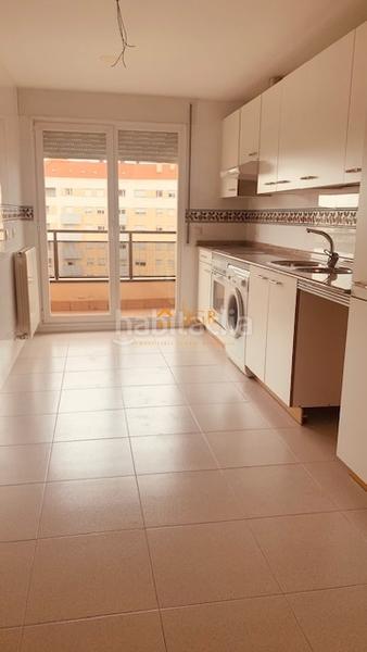 Foto 7b5f6dd1-2262-4173-a486-275548c4e3be. Etagenwohnung mit heizung parking in Los Lirios Logroño