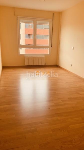 Foto c7ab3c80-3c21-459e-861c-7f1736d6d474. Etagenwohnung mit heizung parking in Los Lirios Logroño