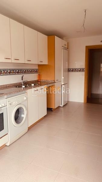 Foto cd595d55-abfe-4ce5-9b90-7c4e06d2d2ba. Etagenwohnung mit heizung parking in Los Lirios Logroño