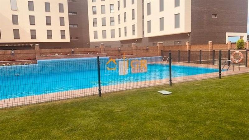 Foto d9cf85d3-1042-4f11-b2e2-ef28bad087b4. Etagenwohnung mit heizung parking in Los Lirios Logroño