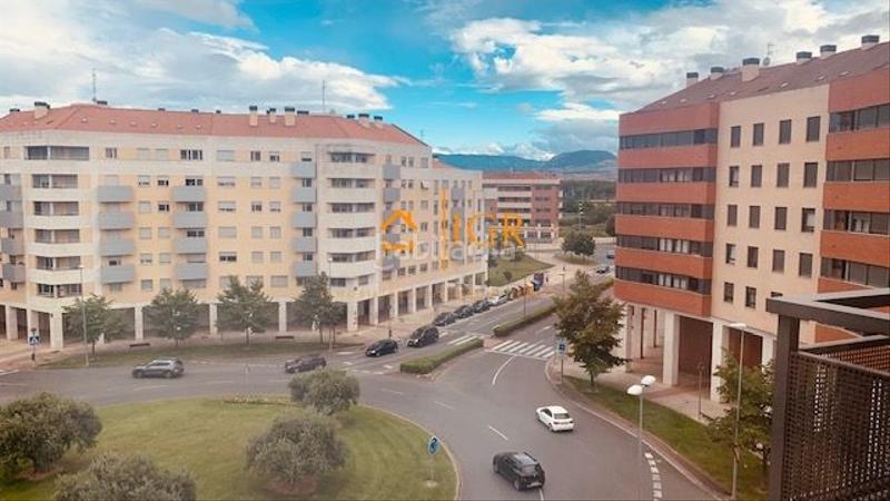 Foto e522a8f9-6c84-4b6b-900d-97cd022b0b21. Etagenwohnung mit heizung parking in Los Lirios Logroño