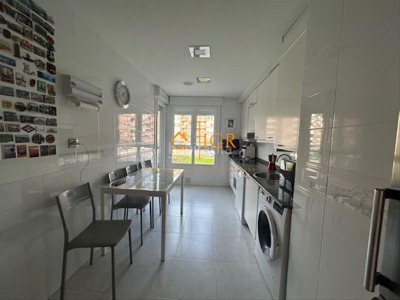 Foto ddac7216-36d5-4780-8e14-01d8175c1deb. Pis amb calefacció aparcament a Jesuitas Logroño