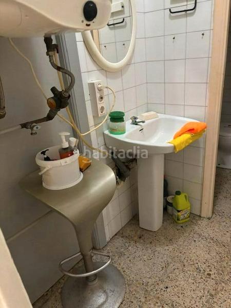 Foto cbebf8ce-e25a-4c0b-bc84-eb076de7186d. Alquiler local comercial excelente local muy bien ubicado en Narón