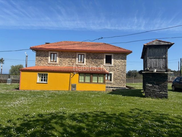 Foto 72c9fbf6-0c0c-4903-a2f1-8ba2470215d5. Alquiler chalet estupenda casa de alquiler en la zona de sequeiro, en Valdoviño