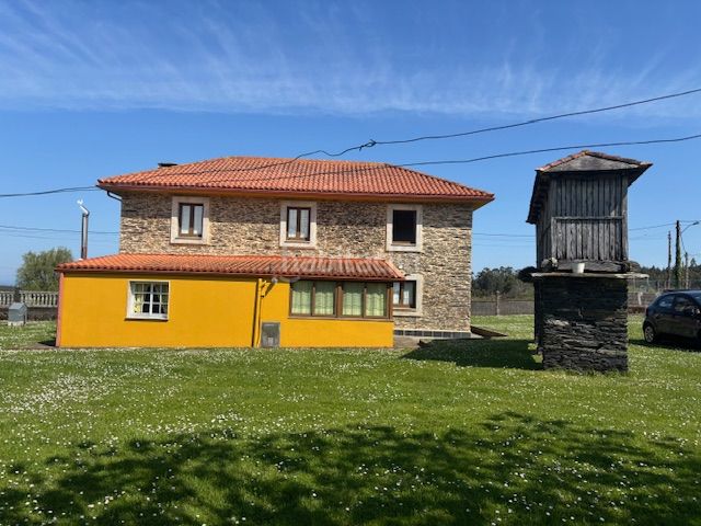 Foto 89c4d15c-2696-43c5-818b-bdd1c5eb92a8. Alquiler chalet estupenda casa de alquiler en la zona de sequeiro, en Valdoviño