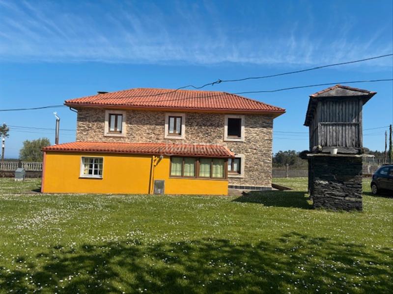 Foto 72c9fbf6-0c0c-4903-a2f1-8ba2470215d5. Rent chalet in Valdoviño