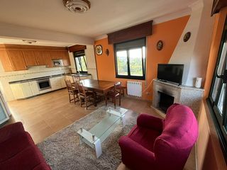 Rent Flat in Valdoviño. Estupendo piso en casa independiente