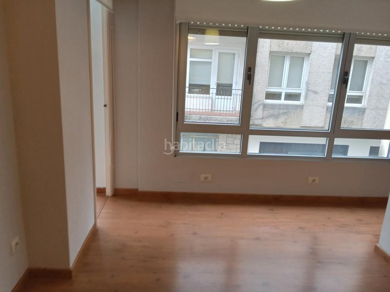 Foto c04b8919-cd88-4990-bcd9-3f843fc4fc95. Alquiler piso amplio piso sin muebles en el Centro en Ferrol