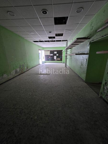 Foto f8e6b3f0-03c4-48a8-8dba-f89dda3e275e. Local comercial a Centro Ferrol