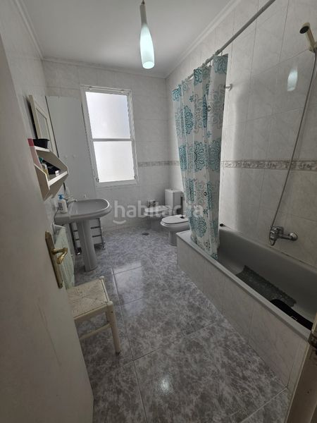 Foto a47b21ae-c00c-4424-864f-787e5ac8c443. Pis a Centro Ferrol
