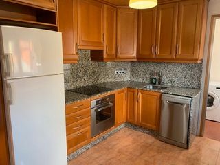 Rent Flat in Piñeiros - Freixeiro. Excelente piso en la zona del freixeiro,