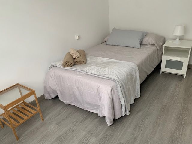 Foto b5dbf9a7-6da5-4401-949c-198025f2db66. Lloguer pis amb calefacció a Centro Ferrol