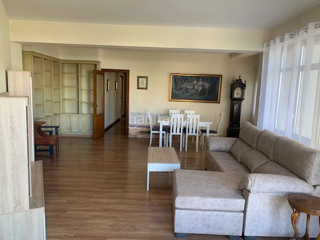 Foto 3dee8bc3-fa8b-4460-9ada-1af95031ab40. Rent flat with heating in Centro Ferrol