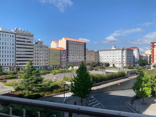 Foto c9437843-f451-404a-98a6-a215e7414070. Rent flat with heating in Centro Ferrol