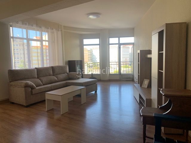 Foto e42be666-3f60-4420-8847-d558fdbfd9d3. Rent flat with heating in Centro Ferrol