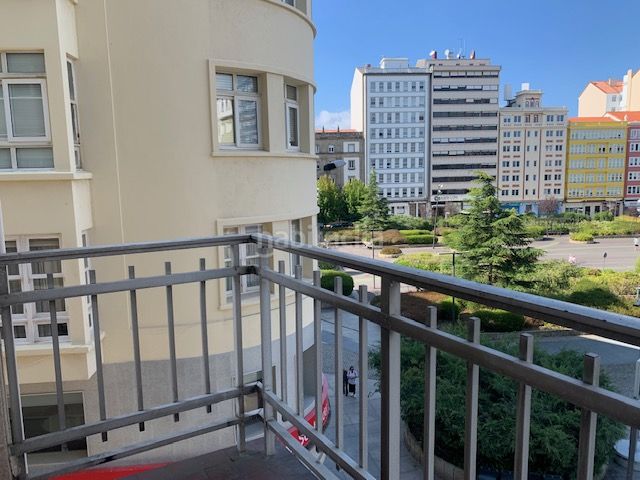 Foto f02a4b22-b7c2-4a3f-805e-55df8cf760d2. Rent flat with heating in Centro Ferrol