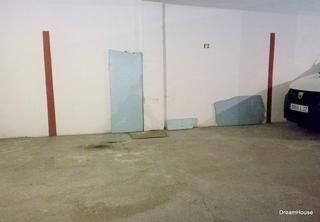 Parking coche  N/a. Plaza de garaje con fácil acceso, puerta con vado permanente. co