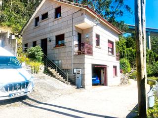 Xalet a Moaña. Chalet con vistas a la ría y a 3 minutos de la playa – 208 m², 5