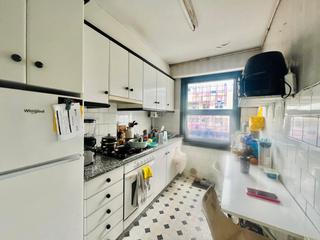 Piso  Ronda de outeiro. Se vende acogedor sexto piso sin ascensor, muy luminoso y perfec