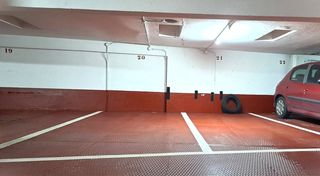 Autoparkplatz  Rúa san vicente. Se venden dos plazas de garaje, de 13 metros cuadrados en zona m