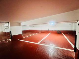 Parking voiture  Rúa san vicente. Se venden dos plazas de garaje, de 13 metros cuadrados en zona m