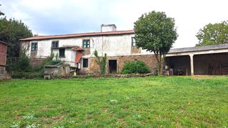 Casale in Frades. Se vende antigua casa rectoral con encanto y gran potencial en p