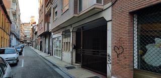 Parking voiture à Calle jardines 12. Buena plaza de garaje con muy fácil acceso. dispone de rampa par
