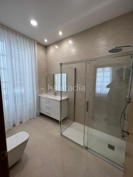 Foto c603e4fa-4f50-40a0-a777-fbe2e61b3b5a. Miete etagenwohnung mit heizung in Casco Histórico Santiago de Compostela