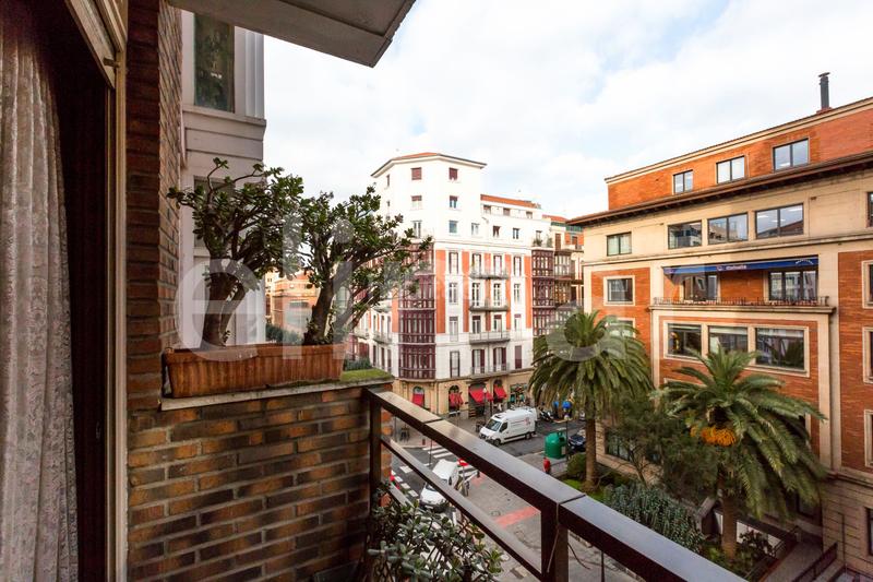 Foto d2154a9e-8e3a-4aac-aae4-c971e72c2178. Flat with heating parking in Ensanche - Moyua - Diputación Bilbao