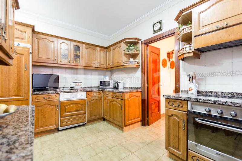 Foto 74649080-719d-4b51-b6fc-fc4cb1d64af1. Pis amb calefacció aparcament a Ensanche - Moyua - Diputación Bilbao