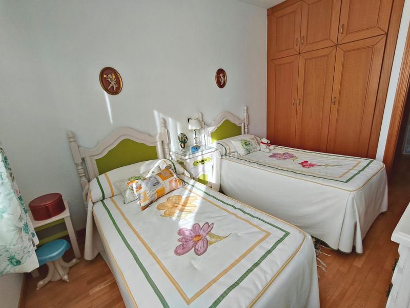 Foto 25b45ed9-f88a-4a37-afba-43014a1aab3a. Casa aparellada amb calefacció aparcament a Cogollos