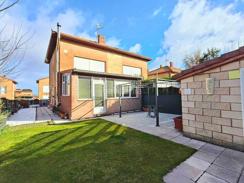 Foto 2e2a1f49-962e-4351-8313-679e31500a54. Casa aparellada amb calefacció aparcament a Cogollos