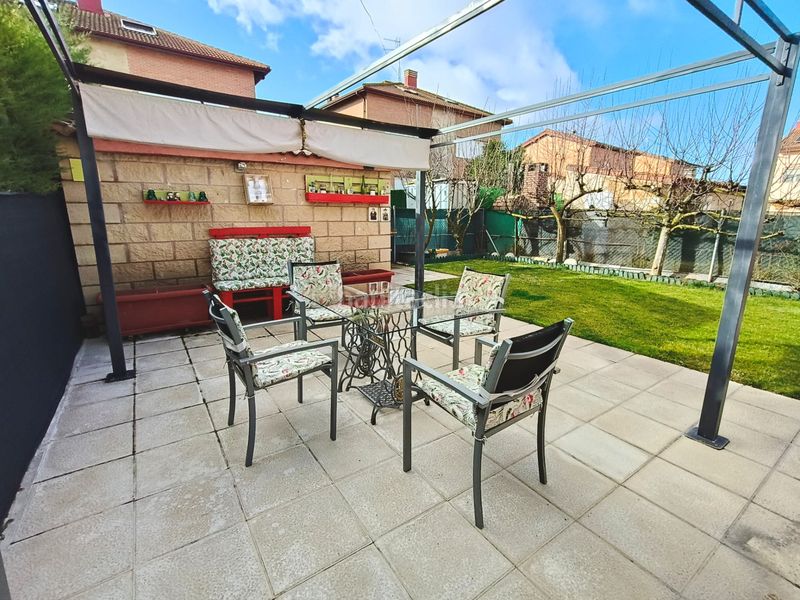 Foto b71905e0-3280-4190-af7d-fdacedbf5f8c. Casa aparellada amb calefacció aparcament a Cogollos