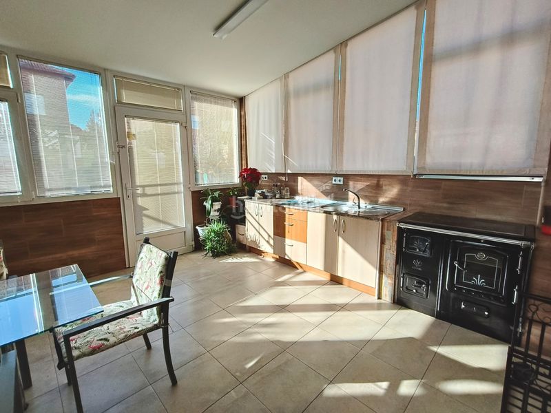 Foto fa2f2042-311e-4e23-856b-7a3dbf753c4f. Casa aparellada amb calefacció aparcament a Cogollos