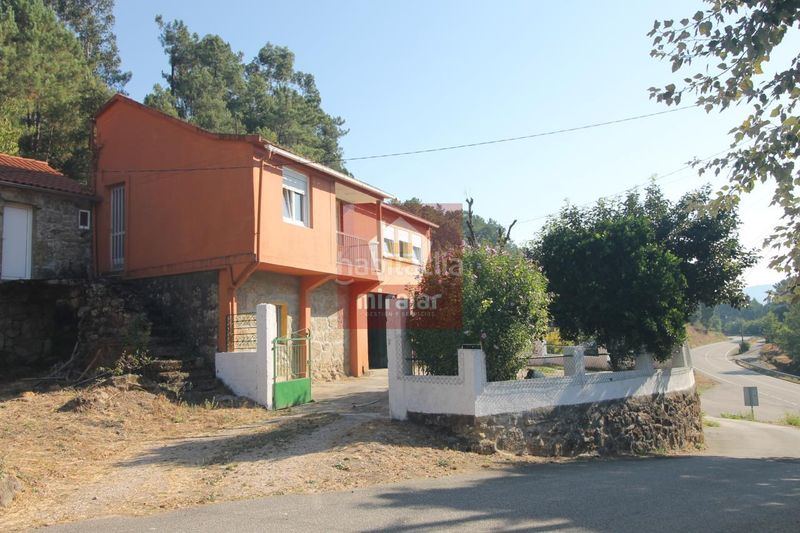 Foto 9d0db2bc-af76-472a-b40d-3c8b03ebd70f. Casa amb calefacció aparcament a Crecente