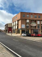 Pis a Plaza conde garay 24. Buena vivienda de tres dormitorios
