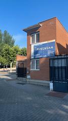 Casa adossada en Avenida de salamanca 16. Chalet adosado de esquina frente hipercor