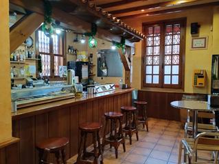 Local Comercial  Calle de villalpando. Bar en funcionamiento en urbanizacin los almendros