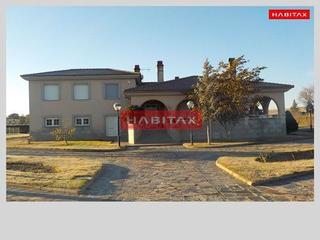 Chalet  Carretera carrascal. Chalet en venta en carretera de carrascal, 5 dormitorios.