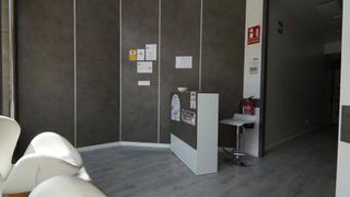 Lloguer Local Comercial a Tres cruces 11. Local com. en alquiler en tres cruces, 4 despachos.