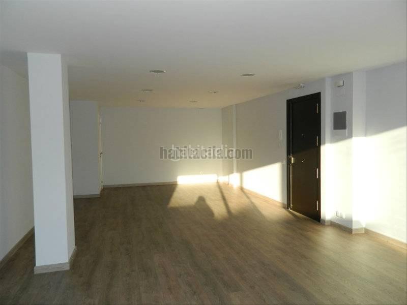 Foto 210ae78d-eece-429b-80fa-27f2ee736e46. Miete büro in plaça del doctor robert 1 in Centre Sabadell