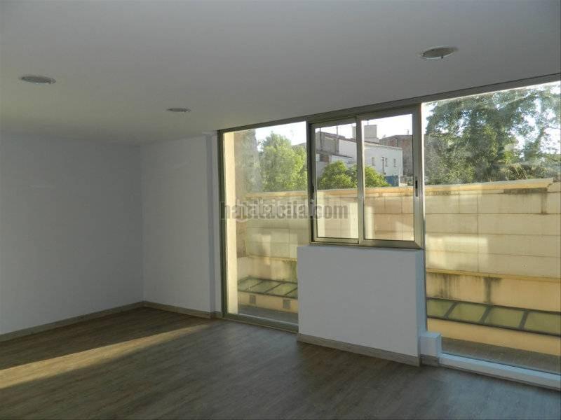 Foto 6e588855-9225-4fee-9bc1-1815a3f33999. Miete büro in plaça del doctor robert 1 in Centre Sabadell