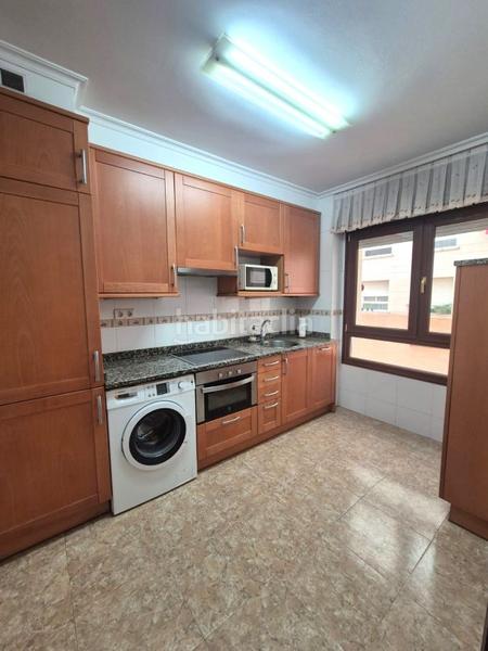 Foto 5bc4144f-1873-4cd7-b12c-2fca7a9bca72. Piso exclusiva en el centro. piso amplio con ascensor a cota 0, de 4 habitaciones, con hall, salón comedor, cocina equipada, despensa, en Santurtzi