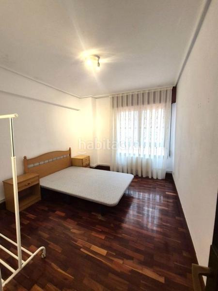 Foto 7ae41aa5-2087-47a9-b9de-1952f6554e9f. Piso exclusiva en el centro. piso amplio con ascensor a cota 0, de 4 habitaciones, con hall, salón comedor, cocina equipada, despensa, en Santurtzi