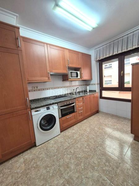 Foto 85068c2a-58a7-487f-bc5a-7a909db1dbd2. Piso exclusiva en el centro. piso amplio con ascensor a cota 0, de 4 habitaciones, con hall, salón comedor, cocina equipada, despensa, en Santurtzi